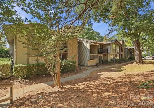 Listing Photo 5 - Condo for sale in building located at 5024 Sardis Rd, Charlotte, NC 28270 - Unit #K