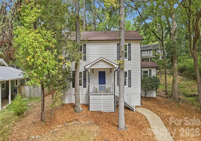 Photo 2 of Single family home for sale at 5060 Suwarrow Cir, Fort Mill, SC 29708 | MLS# 4428980 | Listing updated on 2026-10-03