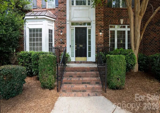Photo 3 of Single family home for sale at 1911 Solway Ln, Charlotte, NC 28269 | MLS# 4428981 | Listing updated on 2026-10-02