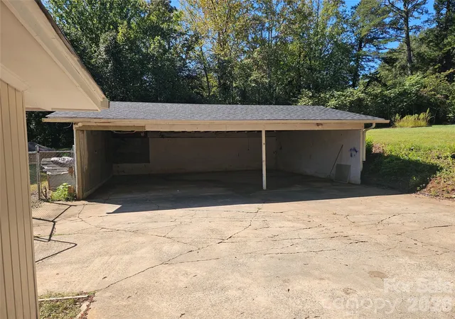 Photo 3 of Single family home for sale at 2782 W View St, Hickory, NC 28601 | MLS# 4428982 | Listing updated on 2026-10-05