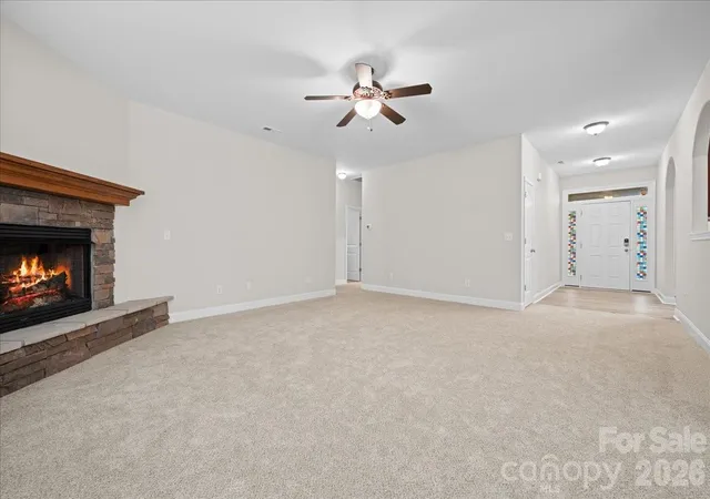 Photo 3 of Single family home for sale at 9 Saffron Way, Taylors, SC 29687 | MLS# 4428987 | Listing updated on 2026-09-28