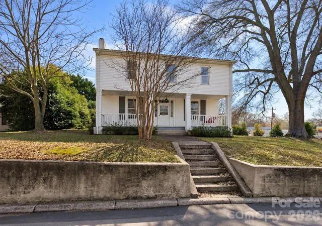 Photo 1 of Single family home for sale at 329 W Main St, Lincolnton, NC 28092 | MLS# 4428991 | Listing updated on 2026-09-28