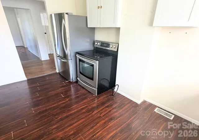 Photo 3 of Single family home for sale at 329 W Main St, Lincolnton, NC 28092 | MLS# 4428991 | Listing updated on 2026-10-06
