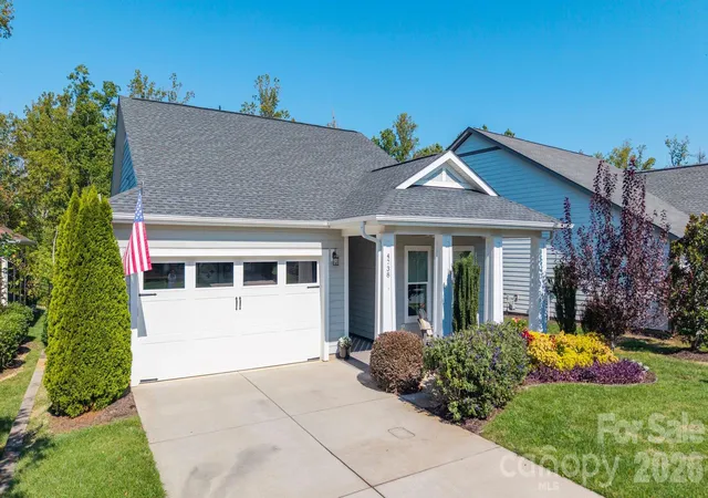 Photo 3 of Single family home for sale at 4738 Looking Glass Trl, Denver, NC 28037 | MLS# 4428994 | Listing updated on 2026-10-03