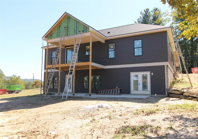 Photo 16 of Single family home for sale at 86 Whiskey River Run, Hendersonville, NC 28792 | MLS# 4428995 | Listing updated on 2026-09-30