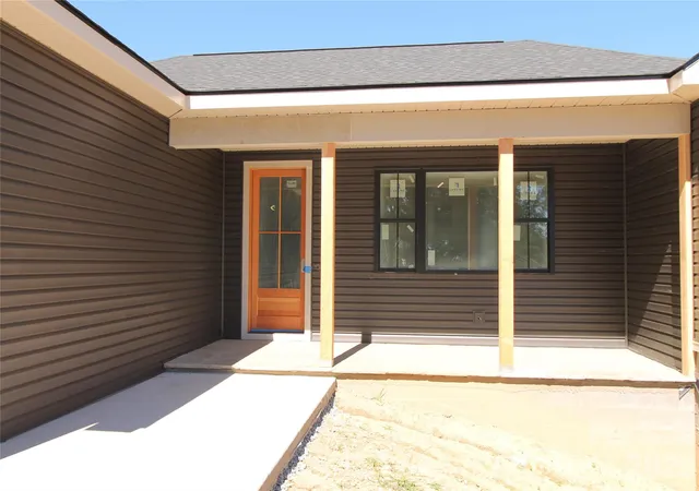 Photo 2 of Single family home for sale at 86 Whiskey River Run, Hendersonville, NC 28792 | MLS# 4428995 | Listing updated on 2026-09-28