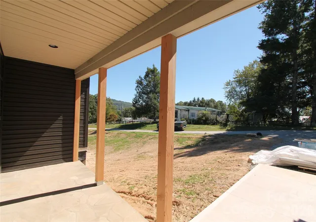 Photo 3 of Single family home for sale at 86 Whiskey River Run, Hendersonville, NC 28792 | MLS# 4428995 | Listing updated on 2026-09-28