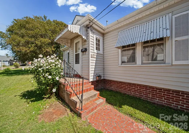 Photo 2 of Single family home for sale at 402 Heilig Ave, Salisbury, NC 28144 | MLS# 4429001 | Listing updated on 2026-09-30