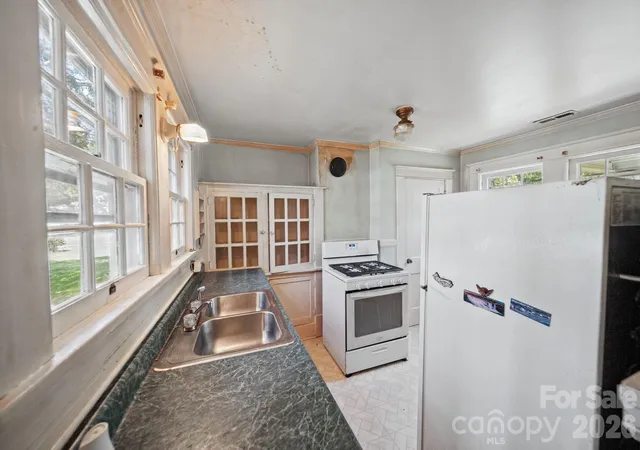 Photo 4 of Single family home for sale at 402 Heilig Ave, Salisbury, NC 28144 | MLS# 4429001 | Listing updated on 2026-09-30