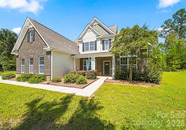 Photo 3 of Single family home for sale at 7011 Barnstone Ct, Denver, NC 28037 | MLS# 4429003 | Listing updated on 2026-10-02