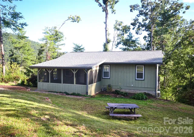 Photo 3 of Single family home for sale at 6 Mountain Oaks Dr, Fletcher, NC 28732 | MLS# 4429014 | Listing updated on 2026-10-02