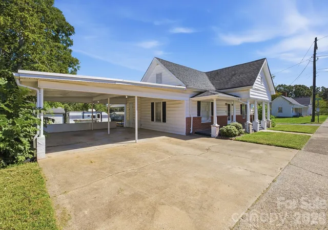 Photo 3 of Single family home for sale at 235 S Main St, Shelby, NC 28152 | MLS# 4429023 | Listing updated on 2026-10-04