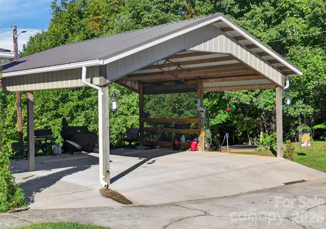 Photo 3 of Single family home for sale at 4425 Littlejohn Church Rd, Lenoir, NC 28645 | MLS# 4429025 | Listing updated on 2026-09-29