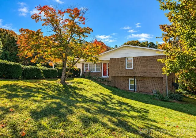 Photo 1 of Single family home for sale at 106 Valley View St, Morganton, NC 28655 | MLS# 4429026 | Listing updated on 2026-10-02