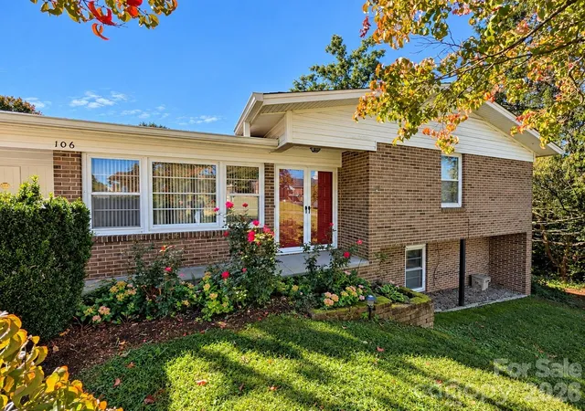 Photo 3 of Single family home for sale at 106 Valley View St, Morganton, NC 28655 | MLS# 4429026 | Listing updated on 2026-10-02