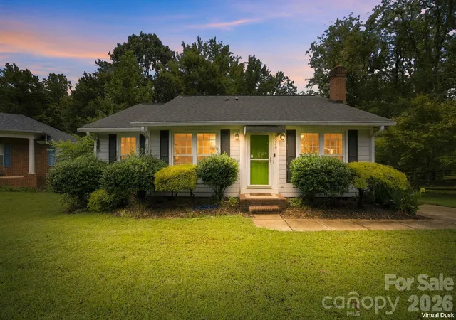 Photo 1 of Single family home for sale at 8536 Woodford Brg Dr, Charlotte, NC 28216 | MLS# 4429035 | Listing updated on 2026-10-26