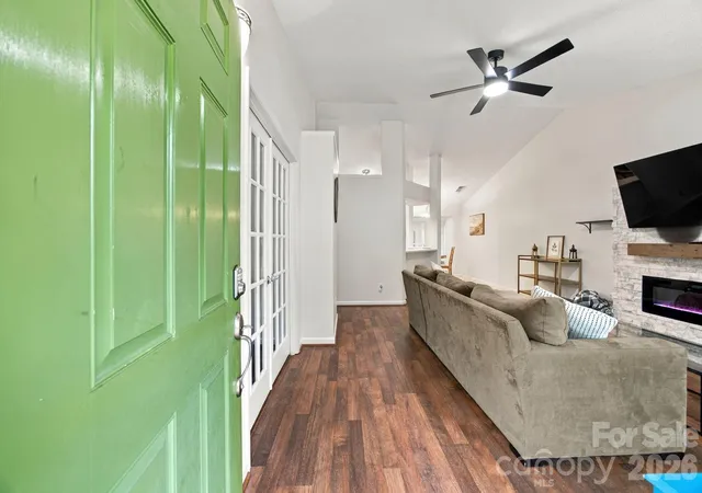 Photo 3 of Single family home for sale at 8536 Woodford Brg Dr, Charlotte, NC 28216 | MLS# 4429035 | Listing updated on 2026-10-26