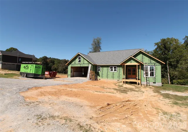 Photo 1 of Single family home for sale at 40 Whiskey River Run, Hendersonville, NC 28792 | MLS# 4429037 | Listing updated on 2026-09-29