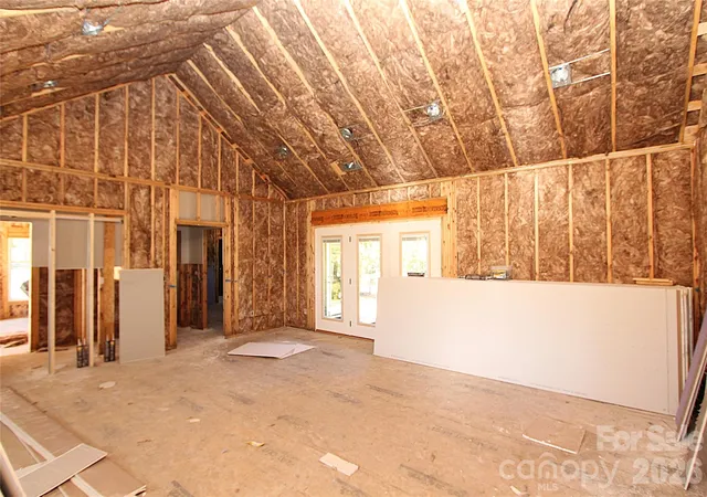Photo 4 of Single family home for sale at 40 Whiskey River Run, Hendersonville, NC 28792 | MLS# 4429037 | Listing updated on 2026-09-29