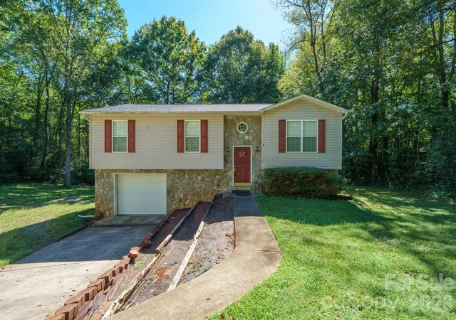 Photo 1 of Single family home for sale at 3234 Smokey Ln, Lenoir, NC 28645 | MLS# 4429038 | Listing updated on 2026-09-29