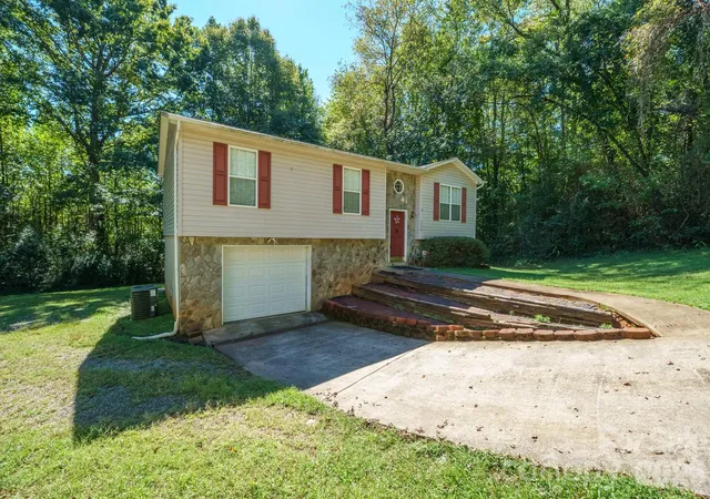 Photo 3 of Single family home for sale at 3234 Smokey Ln, Lenoir, NC 28645 | MLS# 4429038 | Listing updated on 2026-09-29