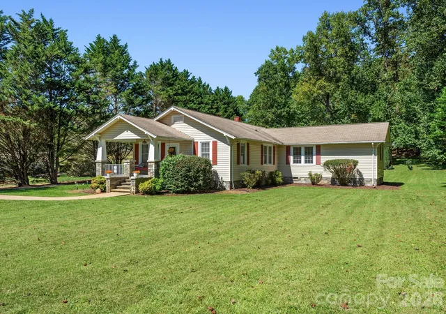 Photo 1 of Single family home for sale at 1308 Charlotte Hwy, Fairview, NC 28730 | MLS# 4429052 | Listing updated on 2026-09-29