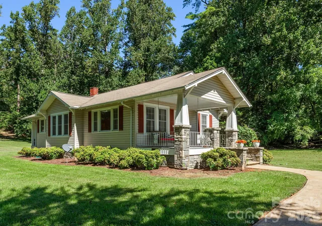 Photo 3 of Single family home for sale at 1308 Charlotte Hwy, Fairview, NC 28730 | MLS# 4429052 | Listing updated on 2026-09-29