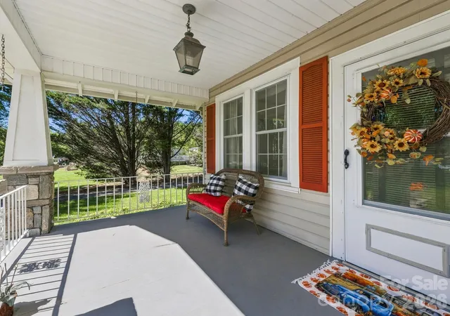Photo 3 of Single family home for sale at 1308 Charlotte Hwy, Fairview, NC 28730 | MLS# 4429052 | Listing updated on 2026-09-29