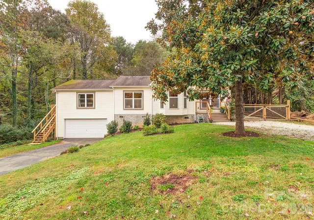 Photo 1 of Single family home for sale at 5 Parkway Crk Dr, Asheville, NC 28803 | MLS# 4429055 | Listing updated on 2026-10-10
