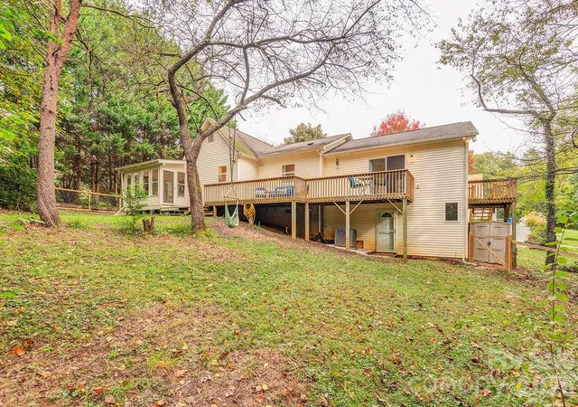 Photo 4 of Single family home for sale at 5 Parkway Crk Dr, Asheville, NC 28803 | MLS# 4429055 | Listing updated on 2026-10-10
