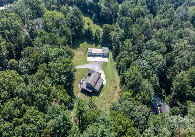 Photo 3 of Single family home for sale at 80 Hidden Blf Ln, Horse Shoe, NC 28742 | MLS# 4429058 | Listing updated on 2026-09-30