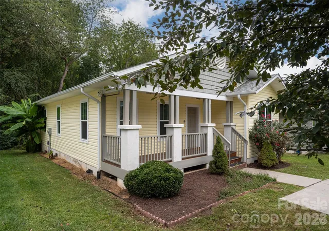 Photo 2 of Single family home for sale at 124 Soulshine Ct, Asheville, NC 28806 | MLS# 4429059 | Listing updated on 2026-10-02