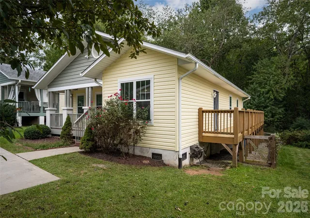 Photo 3 of Single family home for sale at 124 Soulshine Ct, Asheville, NC 28806 | MLS# 4429059 | Listing updated on 2026-10-02