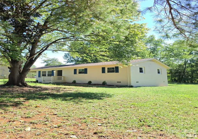 Photo 3 of Single family home for sale at 582 Winter Park Dr, Shelby, NC 28152 | MLS# 4429067 | Listing updated on 2026-10-07