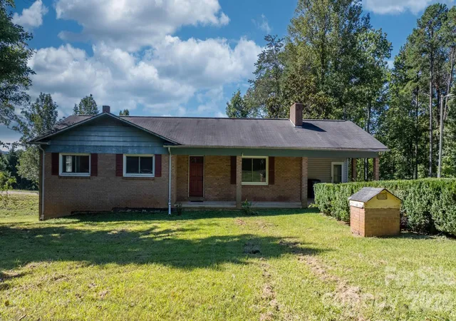 Photo 2 of Single family home for sale at 1771 Laura Ln, Lenoir, NC 28645 | MLS# 4429070 | Listing updated on 2026-10-03