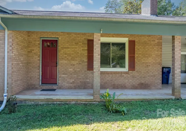 Photo 3 of Single family home for sale at 1771 Laura Ln, Lenoir, NC 28645 | MLS# 4429070 | Listing updated on 2026-10-03