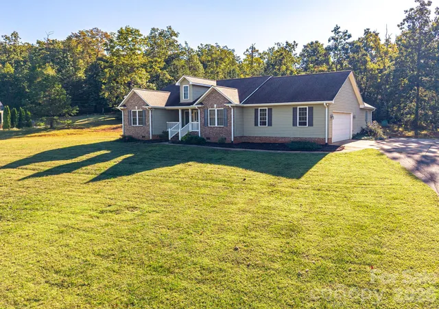 Photo 1 of Single family home for sale at 4252 Goodson Rd, Maiden, NC 28650 | MLS# 4429073 | Listing updated on 2026-10-02
