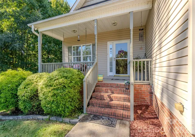 Photo 4 of Single family home for sale at 9008 Meredith Leigh Ln, Cherryville, NC 28021 | MLS# 4429079 | Listing updated on 2026-09-29