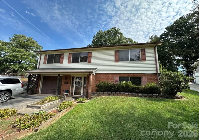 Photo 1 of Single family home for sale at 5609 Burleson Dr, Charlotte, NC 28215 | MLS# 4429080 | Listing updated on 2026-10-08