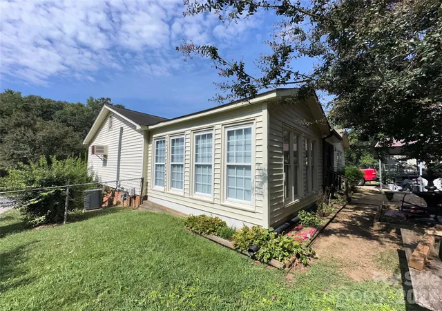 Photo 3 of Single family home for sale at 5609 Burleson Dr, Charlotte, NC 28215 | MLS# 4429080 | Listing updated on 2026-10-08