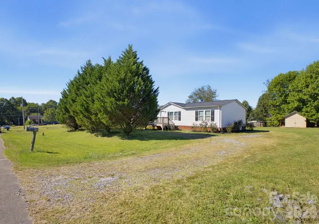 Photo 3 of Single family home for sale at 129 Titanium Dr, Statesville, NC 28625 | MLS# 4429081 | Listing updated on 2026-10-06