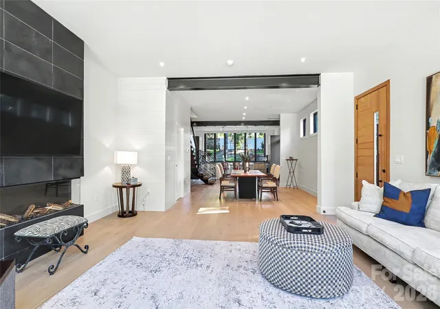 Photo 3 of Condo for sale at 5447 Topping Pl, Charlotte, NC 28209 | MLS# 4429089 | Listing updated on 2026-10-01