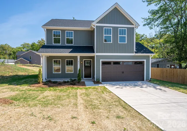 Photo 1 of Single family home for sale at 411 Lee St, Lincolnton, NC 28092 | MLS# 4429102 | Listing updated on 2026-10-07