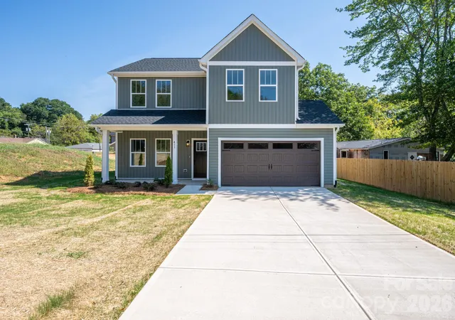 Photo 3 of Single family home for sale at 411 Lee St, Lincolnton, NC 28092 | MLS# 4429102 | Listing updated on 2026-10-07