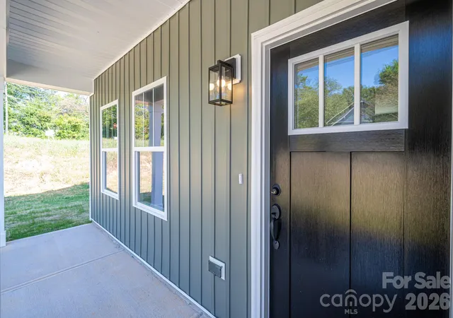 Photo 3 of Single family home for sale at 411 Lee St, Lincolnton, NC 28092 | MLS# 4429102 | Listing updated on 2026-10-07