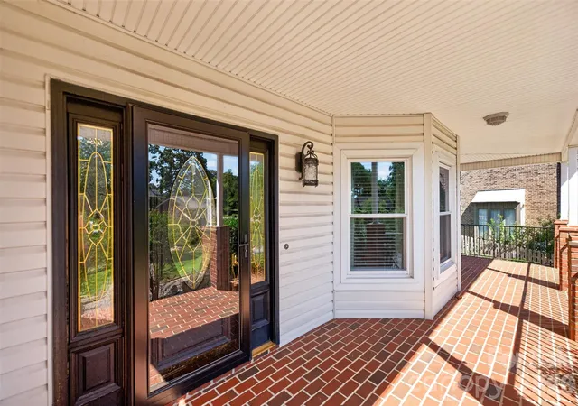 Photo 2 of Single family home for sale at 1058 13th Avenue Pl Nw, Hickory, NC 28601 | MLS# 4429107 | Listing updated on 2026-10-01