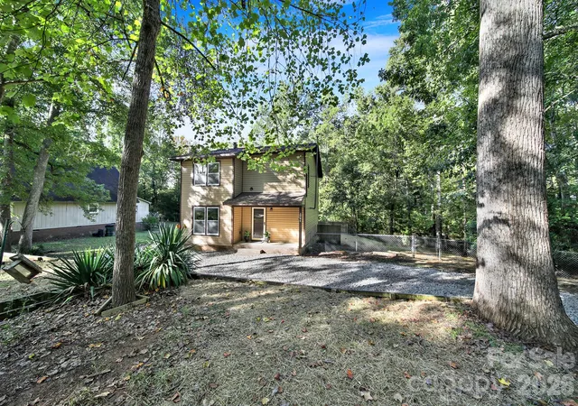 Photo 2 of Single family home for sale at 2504 Downey Dr, Lancaster, SC 29720 | MLS# 4429121 | Listing updated on 2026-10-09