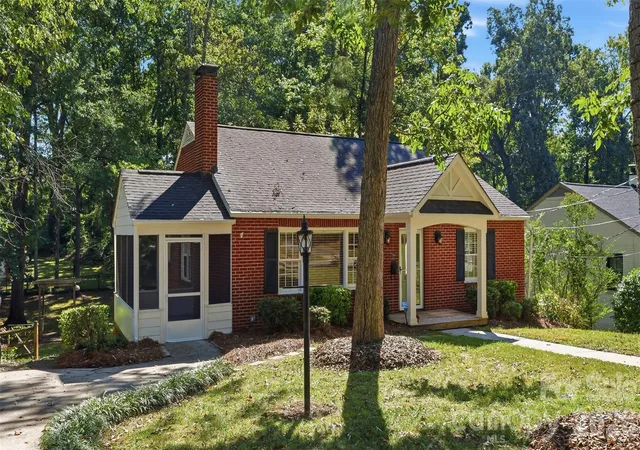 Photo 1 of Single family home for sale at 1004 S South, Gastonia, NC 28052 | MLS# 4429127 | Listing updated on 2026-10-10