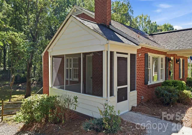 Photo 2 of Single family home for sale at 1004 S South, Gastonia, NC 28052 | MLS# 4429127 | Listing updated on 2026-10-10