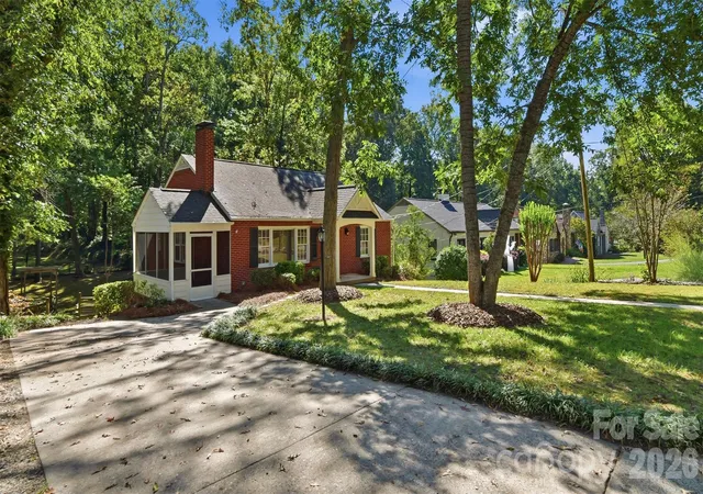 Photo 3 of Single family home for sale at 1004 S South, Gastonia, NC 28052 | MLS# 4429127 | Listing updated on 2026-10-10